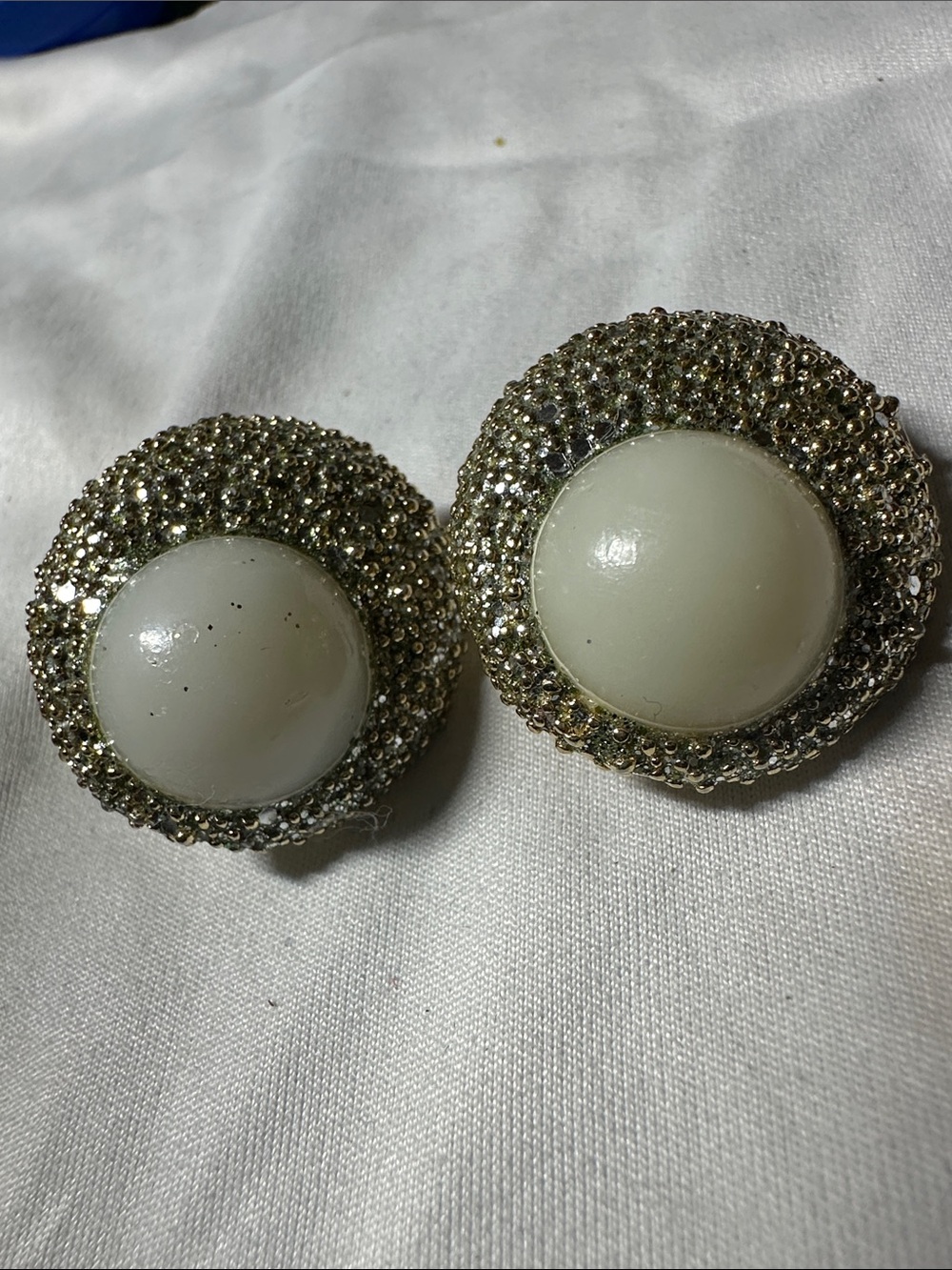 Vintage Trifari clip on earrings